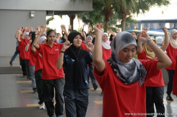 Senam Robik dan Tarian Poco-Poco