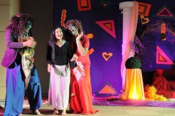 Teater : Alahai Dona