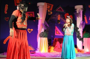 Teater : Alahai Dona