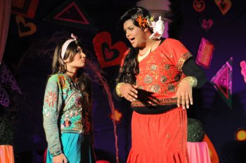 Teater : Alahai Dona