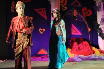 Teater : Alahai Dona