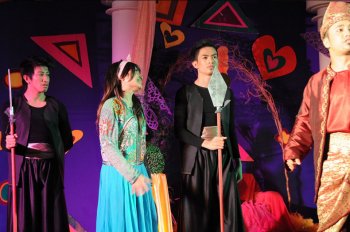 Teater : Alahai Dona