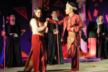 Teater : Alahai Dona