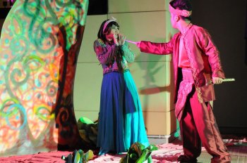 Teater : Alahai Dona