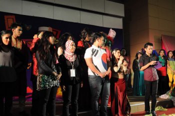 Teater : Alahai Dona