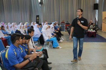 Program Bicara Menggapai Impian IM4U bersama Widad College dan PERHATI