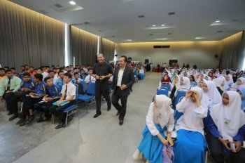 Program Bicara Menggapai Impian IM4U bersama Widad College dan PERHATI