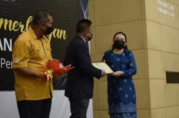 Anugerah Kecemerlangan Sijil Dekan - Fakulti Pengurusan & Perniagaan