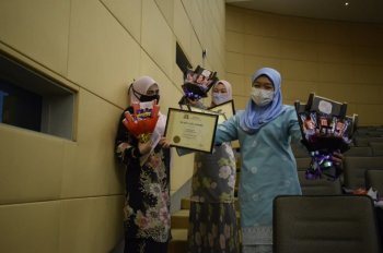 Anugerah Kecemerlangan Sijil Dekan - Fakulti Pengurusan & Perniagaan