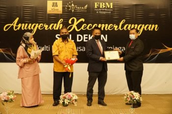 Anugerah Kecemerlangan Sijil Dekan - Fakulti Pengurusan & Perniagaan