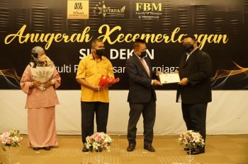 Anugerah Kecemerlangan Sijil Dekan - Fakulti Pengurusan & Perniagaan