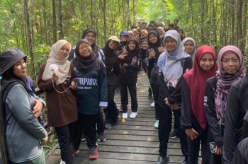  Jungle Trekking