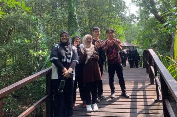  Jungle Trekking